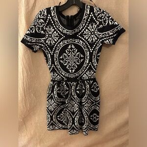 Women’s sweater dress Romeo and Juliet small black and white